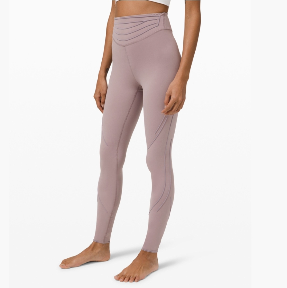 Lululemon Get in Line Super High Rise Tight Size 4 / 28" length / Violet Verbena